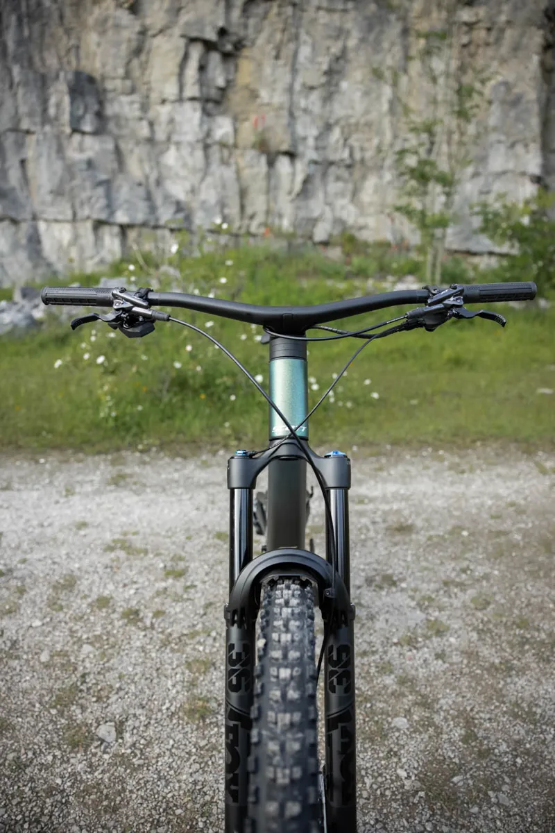 Scott Genius 910 Mountain Bike in Green-11