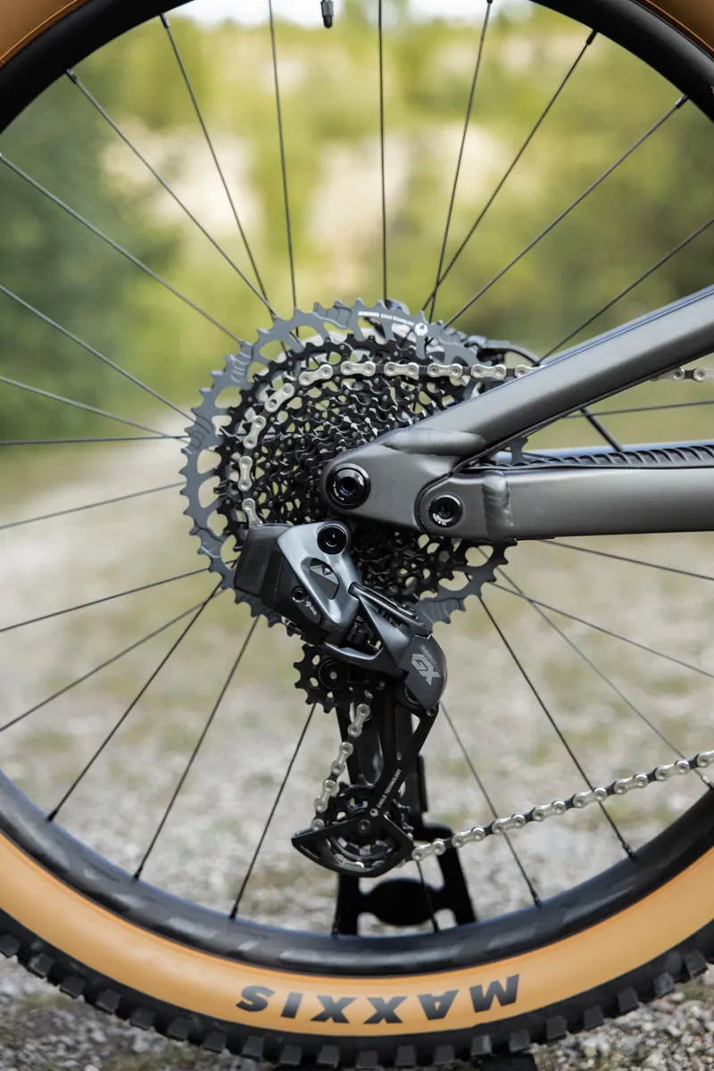 Scott Genius 910 Mountain Bike in Green-8