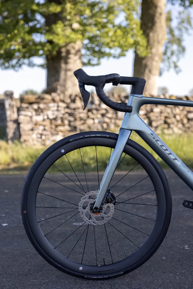 Scott Addict RC 30 Road Bike In Whale Grey-5