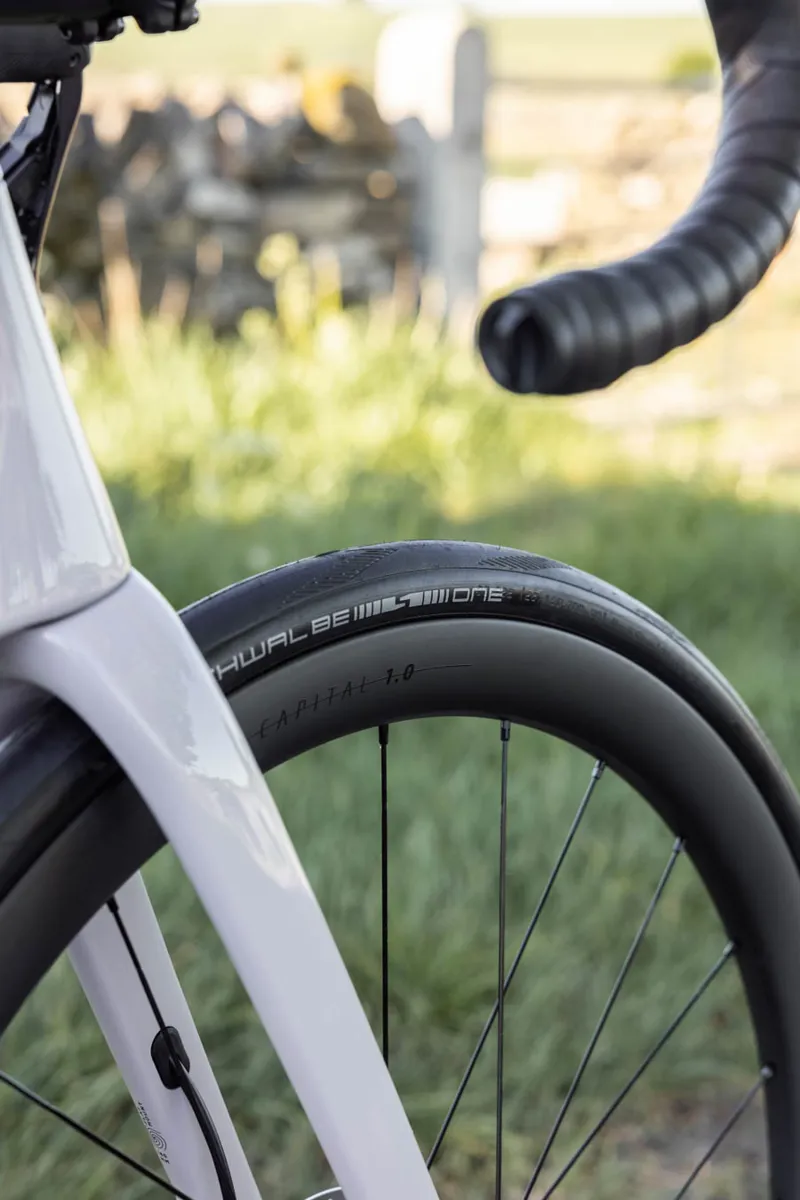 Scott Addict RC 20 Road Bike in Hushed Pink-10