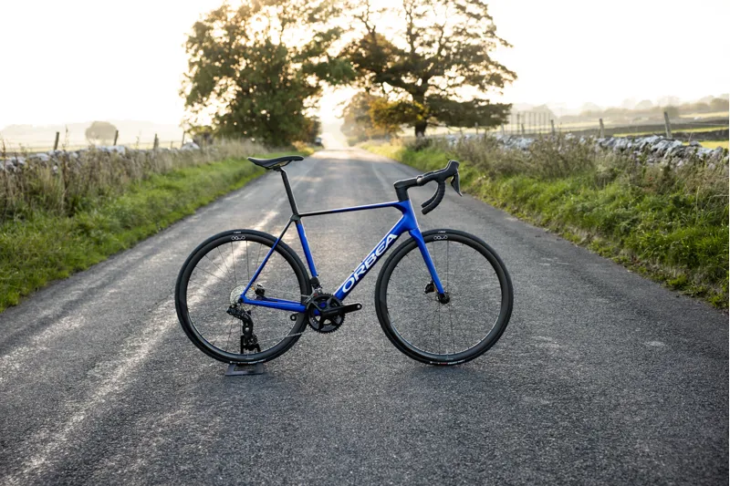 Orbea Orca M35i Shimano 105 Di2 2x12sp Zipp OQUO Carbon Wheelset Medium 53 and Large 55Blue-10