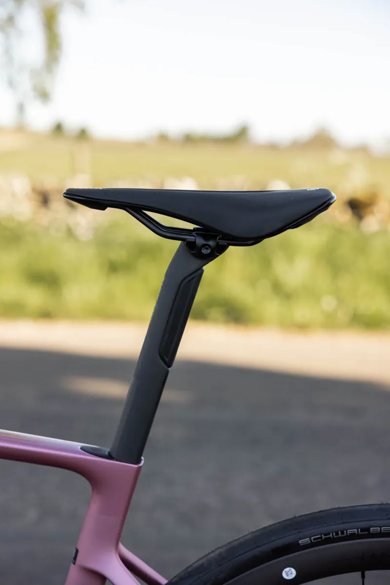 SCOTT Addict RC 30 Carbon Road Bike Shimano 105 Di2 - Medium 54cm Ash Pink-3