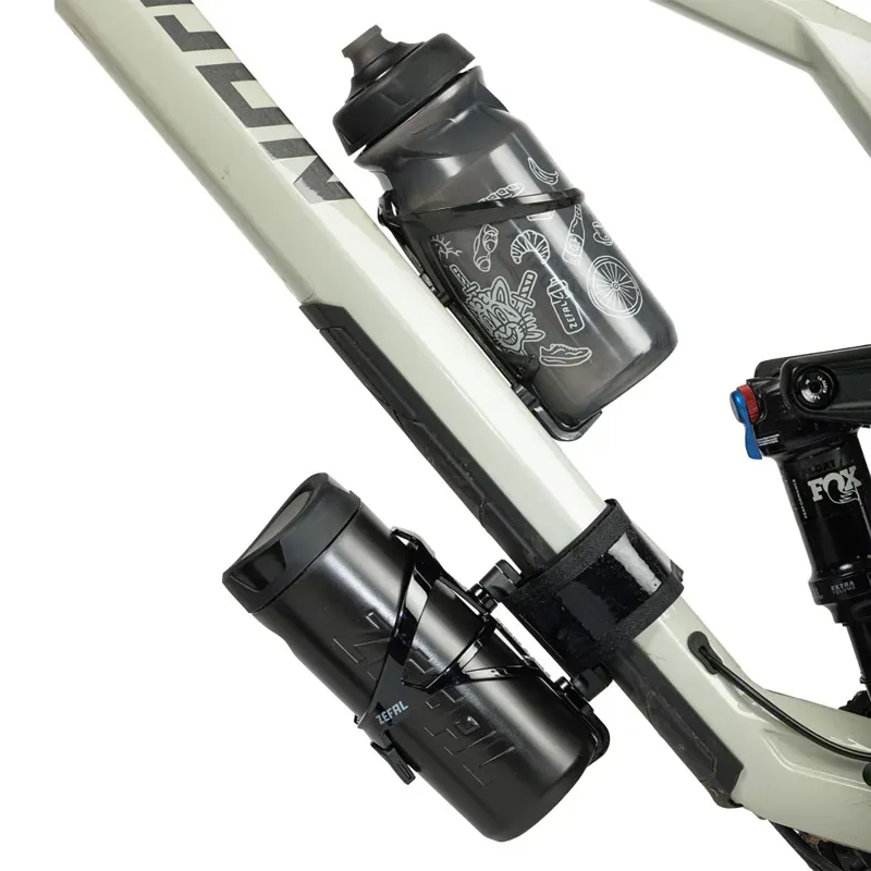 Universal Cage Mount With Pulse A2 Bottle Cage Black-4